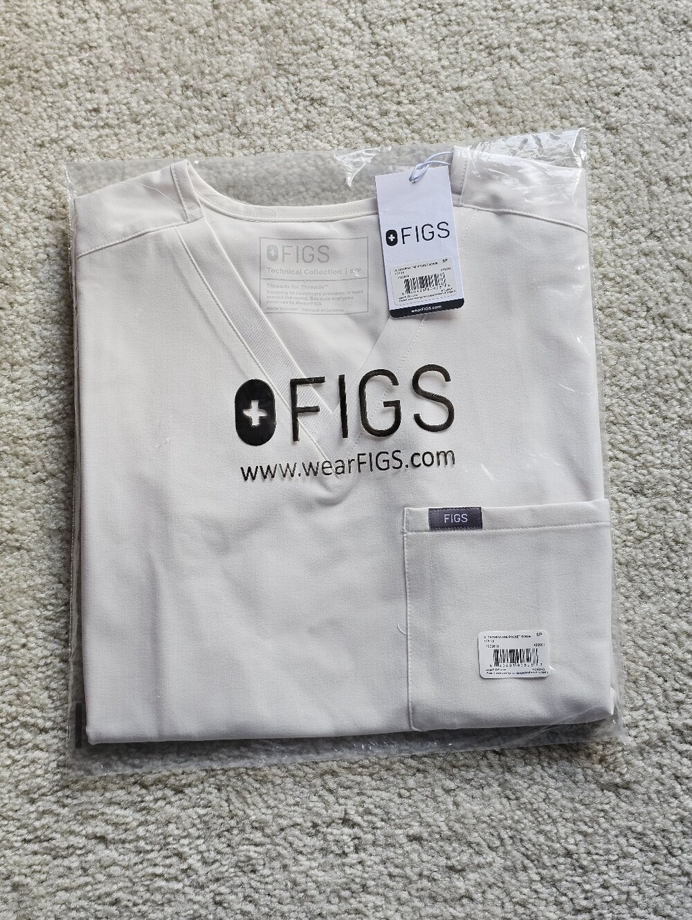 FIGS OFF-WHITE SCRUB TOP